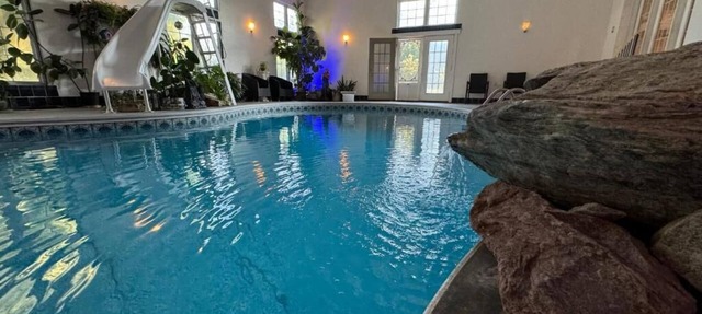 Luxury Suite Private Indoor Pool Alpaca Retreat in Ridgetown