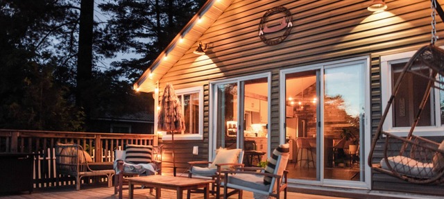 Luxury Waterfront Cottage with Hot Tub in Downtown Washago, Ontario in Washago