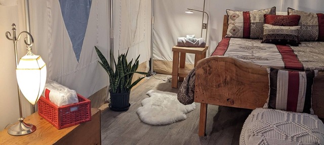 Madrona Glamping Tent with heater and fridge. in Sequim