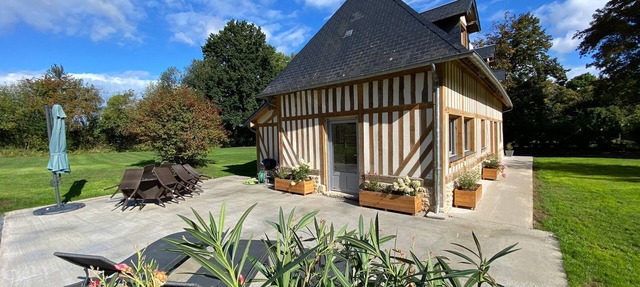 Magnificent half-timbered villa a stone's throw from Deauvilles in Saint-Arnoult