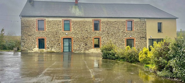 Maison des H, by the lake in CANISY