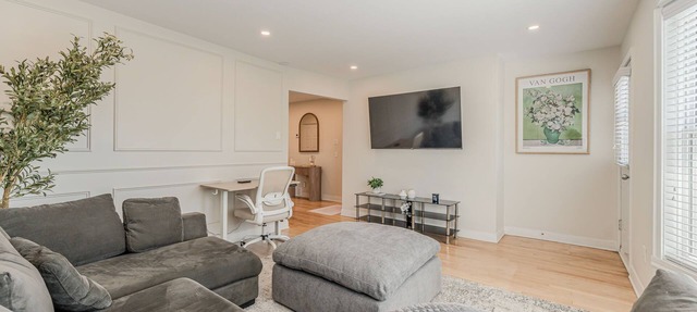 Maison Robin | 3 BR | Private Parking | Close to Place Bell in Laval