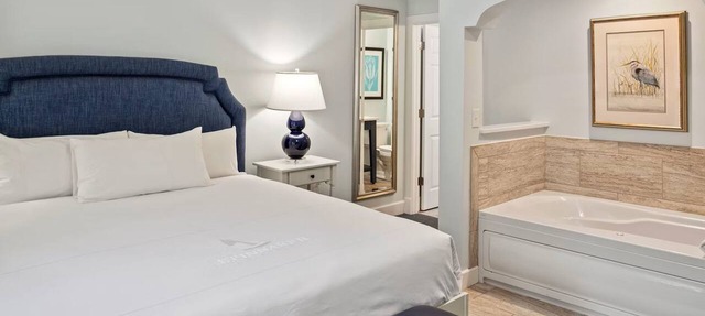 Make Yourself at Home in This Inviting Travel Retreat! Pool, Free Parking! in Williamsburg
