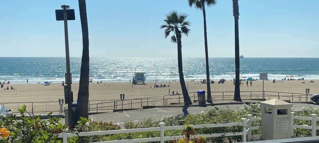 Manhattan Beach Beachfront Charming On The Strand in Manhattan Beach