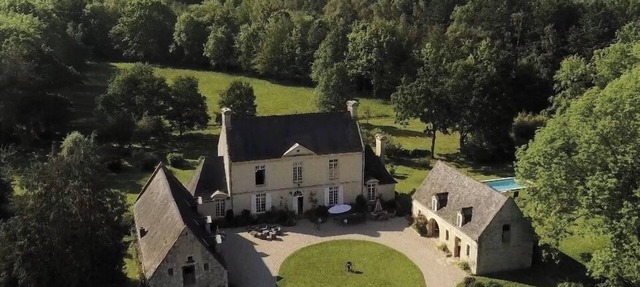 Manor in Normandy near Bayeux, D-Day beaches, and Mont Saint Michel. Heated pool in Aurseulles