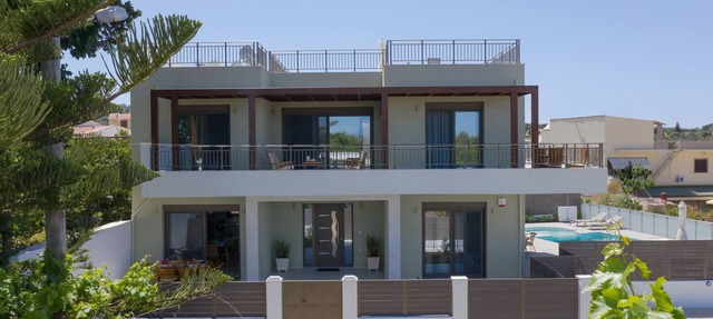 Manuel's dream villa,Private pool,Near amenities in Adele