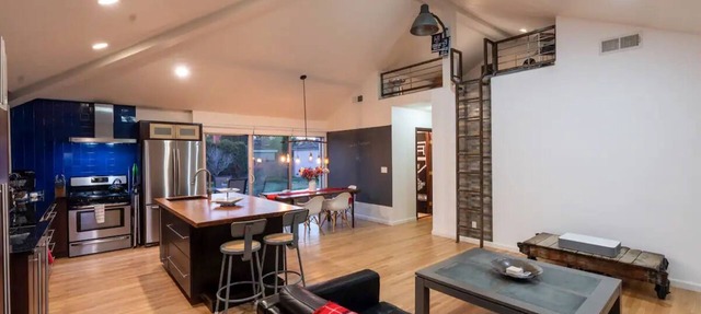 Mid Century Modern w/120" 4k Laser Projector/ALR Screen, AC and more! in Long Beach