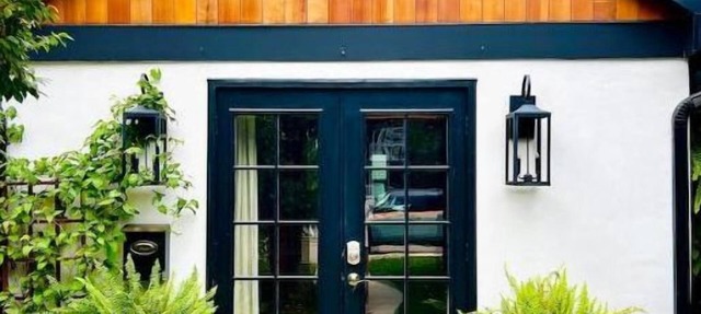 Mid/Mod ' Little House' in Old Town Louisville in louisville