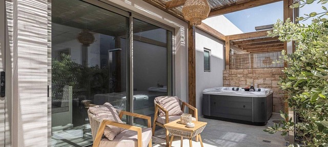 Minimal Hideaway with Jacuzzi in Chania