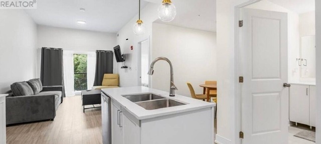 Minutes from Devils Glen Ski Hills, and a short drive to Blue Mountain! in Creemore