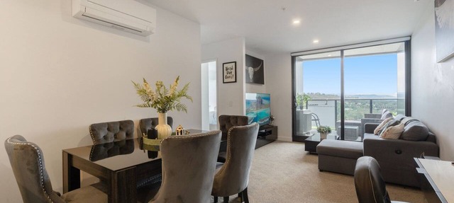 Modern 2-Bed Apartment with Premium Amenities in Phillip