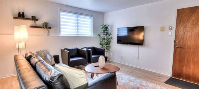 Modern 2BR apartment with 2 Free parking spots in Montreal