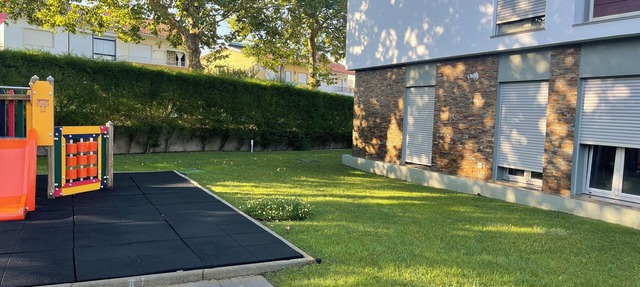 Modern Duplex with Garden and Pool- Short -Medium or Long Stay. Best Price! in Sintra