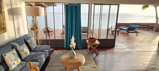 Modern villa with pool by the sea on the island of Moorea in 'Atiha