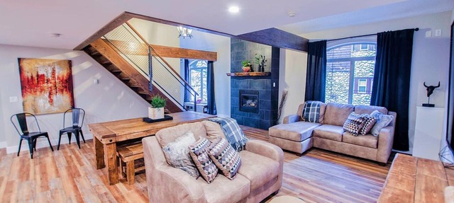 Mountain View Townhome with Pool & Banff Passes in Canmore