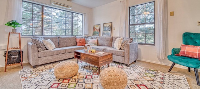 Mountain Views & Modern Amenities in Cañon City