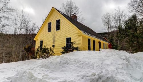 Mt. Ellen's Backyard Bungalow in Moretown
