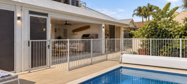 Murray River family retreat with private pool, kayaks, paddleboards and reserve views in South Yunderup
