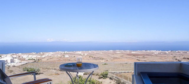 Muses Cycladic Suites - Arched Sea View Loft Suite with Seasonal Hot Tub in Oía