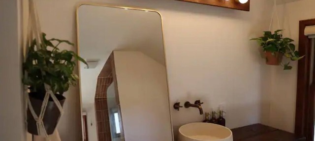 New Modern Chic Studio/soaking tub/bike path in Boulder