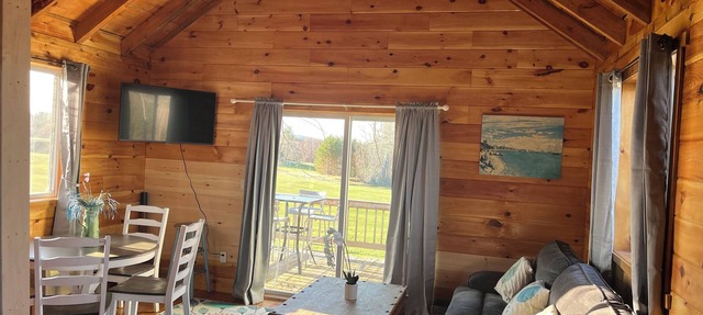 New spacious-charming one bedroom cottage with loft at Wilson Lake Country Club in Wilton