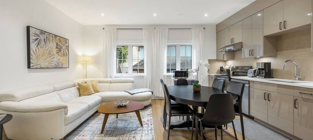 New Spacious Dunbar 4BR Home | Sleeps 10 | Near UBC, Parks, Shops, Free Parking in Vancouver