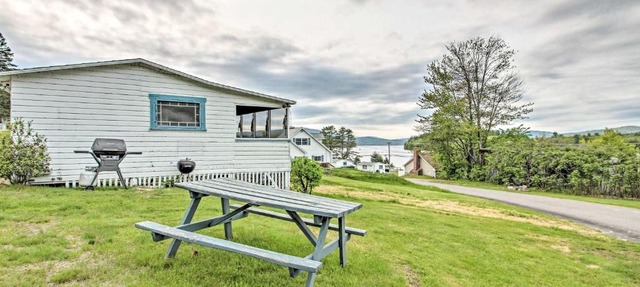 Newfound Lake Studio: BBQ, Fire Pit & Beach Access in Bristol