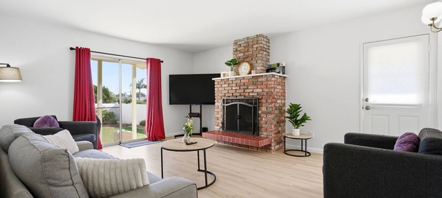Newly renovated 3 bdr home. Just 15 min to the beach, 24 hour pancakes & SpaceX. in Hawthorne