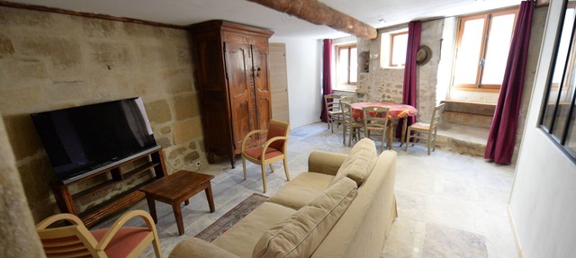 Nice, quiet, cool apartment for 4 people. in Meynes