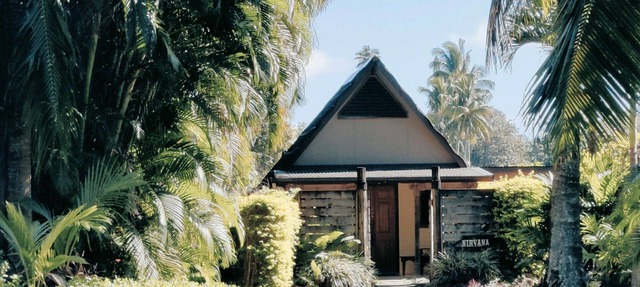 Nirvana -super value for money option to stay 300m walk from the Turtle Tours ! in Vaimaanga