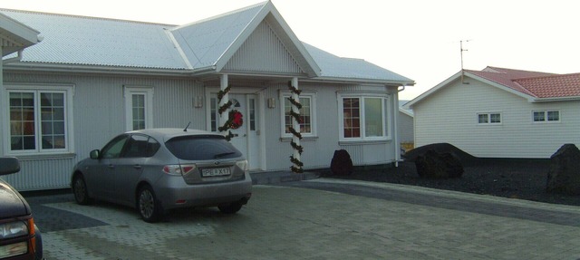Ocean front villa - Less than 20 secs from the shore! in Vogar