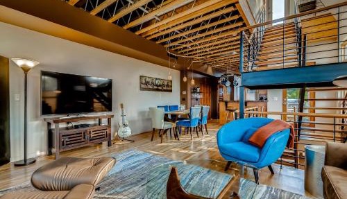Old Town Loft Oasis with Amazing Rooftop Deck! in Fort Collins