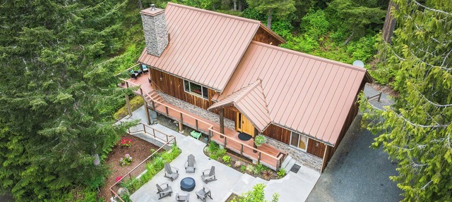 Olympic Nat’l Park Base: Luxe Port Angeles Cabin in Port Angeles