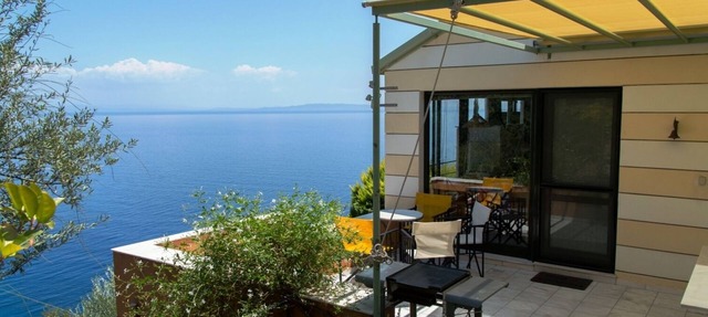 One step from the sea and the mountain. in Pera Melana - Petra