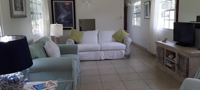Only 3 mins walk to Beach and Beach Club in holetown
