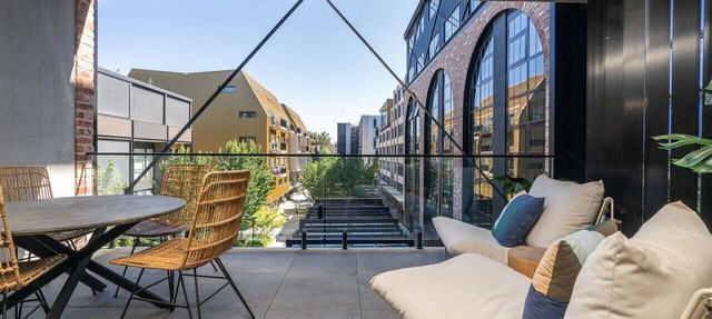 Onyx Apt · Onsite EV Charger · 5mins to Foreshore in Kingston