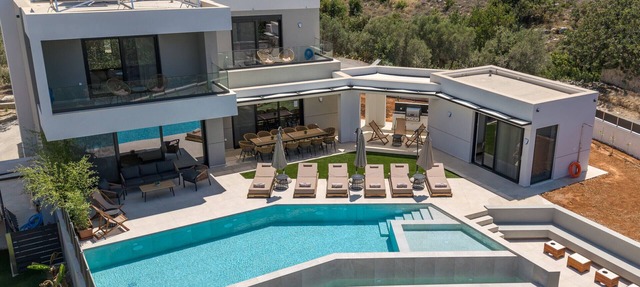 Ouranos villa, pool,Near beach, tavern,market in Gerani