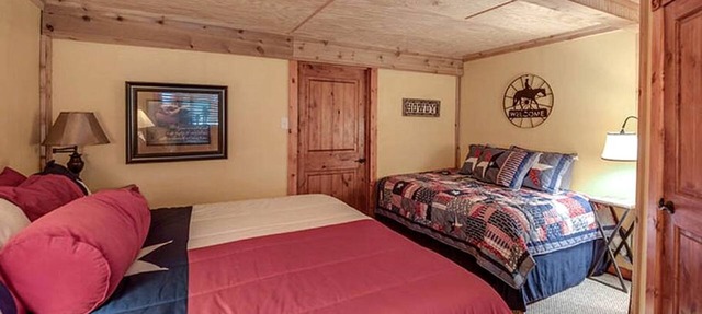 Outstanding Cozy Cabin at Texas Y'all in Round Top