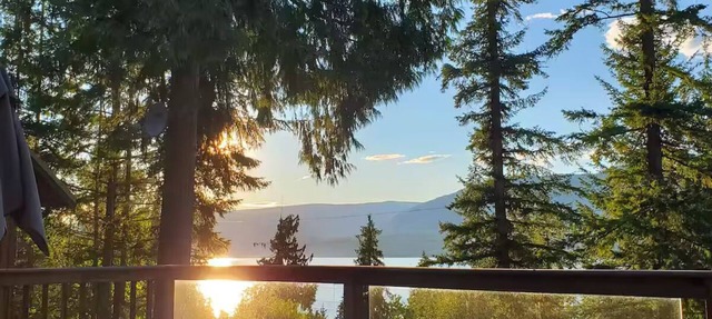 Peaceful Lakeview Cottage & five minutes to lake in Eagle Bay