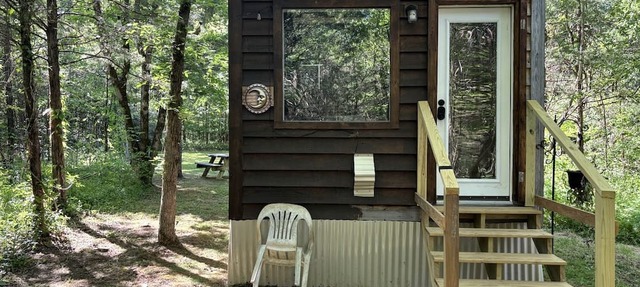 Peaceful Tiny Cabin Escape with Loft, Private Trail & Forest Views in Columbia, Tennessee in Columbia