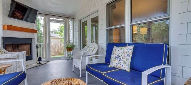 Pensacola Paradise: Furnished Deck & Gas Grill! in Pensacola