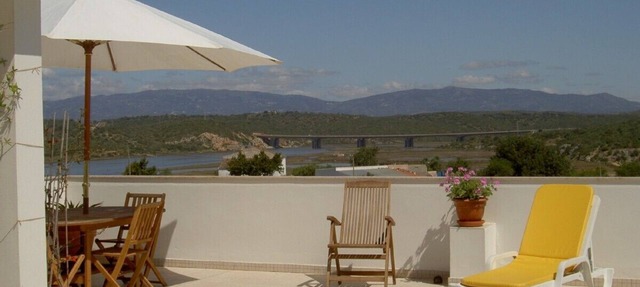 Penthouse apartment with stunning private roof terrace, river and mountain view in Calvario