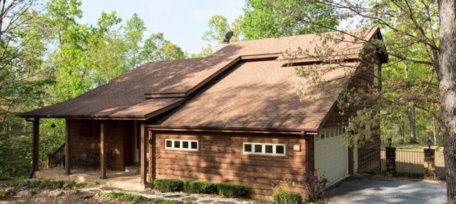 Pet Friendly, Fireplace, Fire Pit, 1/2 mile from Lake Adger - Shelton's Way in Mill Spring