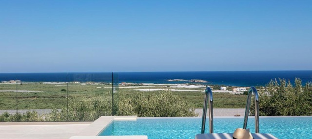 Petras Resort in Limeniskos