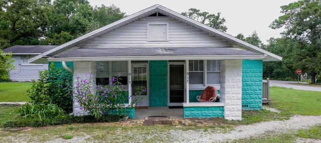 Pineapple Paradise | Bayou Texar Water View Rental Near Downtown Pensacola in Pensacola