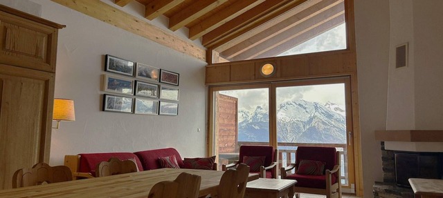 Pleasant apartment with balcony in Veysonnaz
