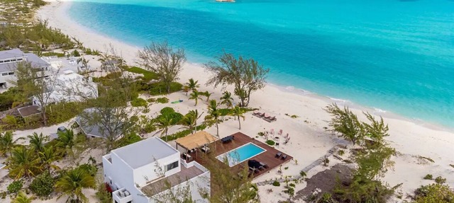 Pool, Beachfront Villa, 16 ppl, Chef, Boat tours, Starlink, BBQ in Exuma