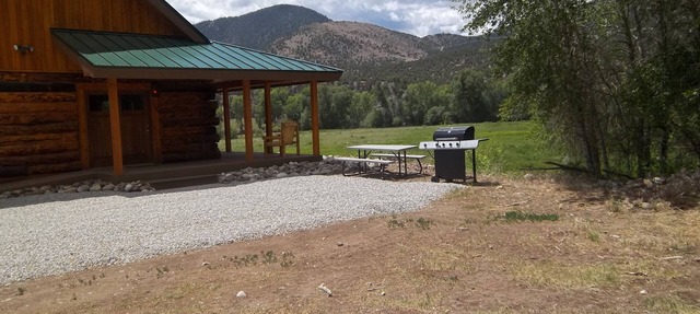 Post Office Ranch Log Cabin - rates subject to change for groups over 2 people in Salida