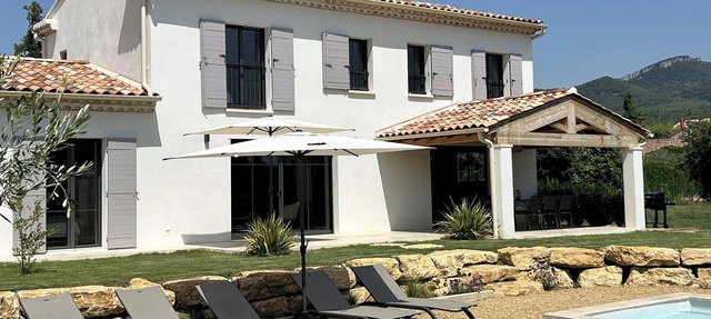 Prestigious villa with private pool 200 m from the village. in Vacqueyras