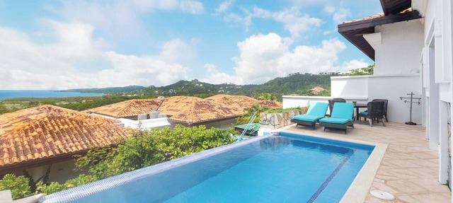 Pristine Bay 1205- everything you need! in Roatan
